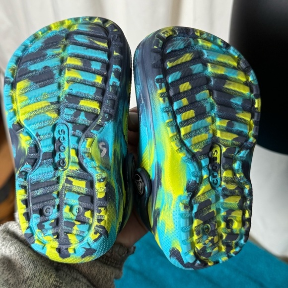 Crocs "Fuzz Lined" Classic Clogs Child's Sz 6 VGUC Marble Tie Dye - Picture 4 of 7